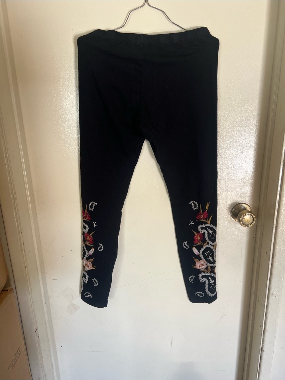 Jonnhy Was Black Leggings with Embroidered Floral Accents - Picture 2 of 7